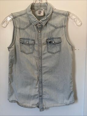 Sleeveless Light Wash Denim Button-Front Shirt - Light Blue